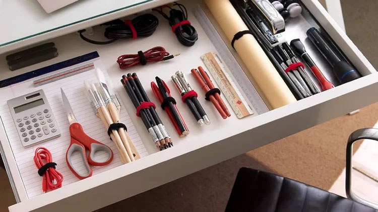 Declutter-Your-Desk,-Declutter-Your-Mind-1