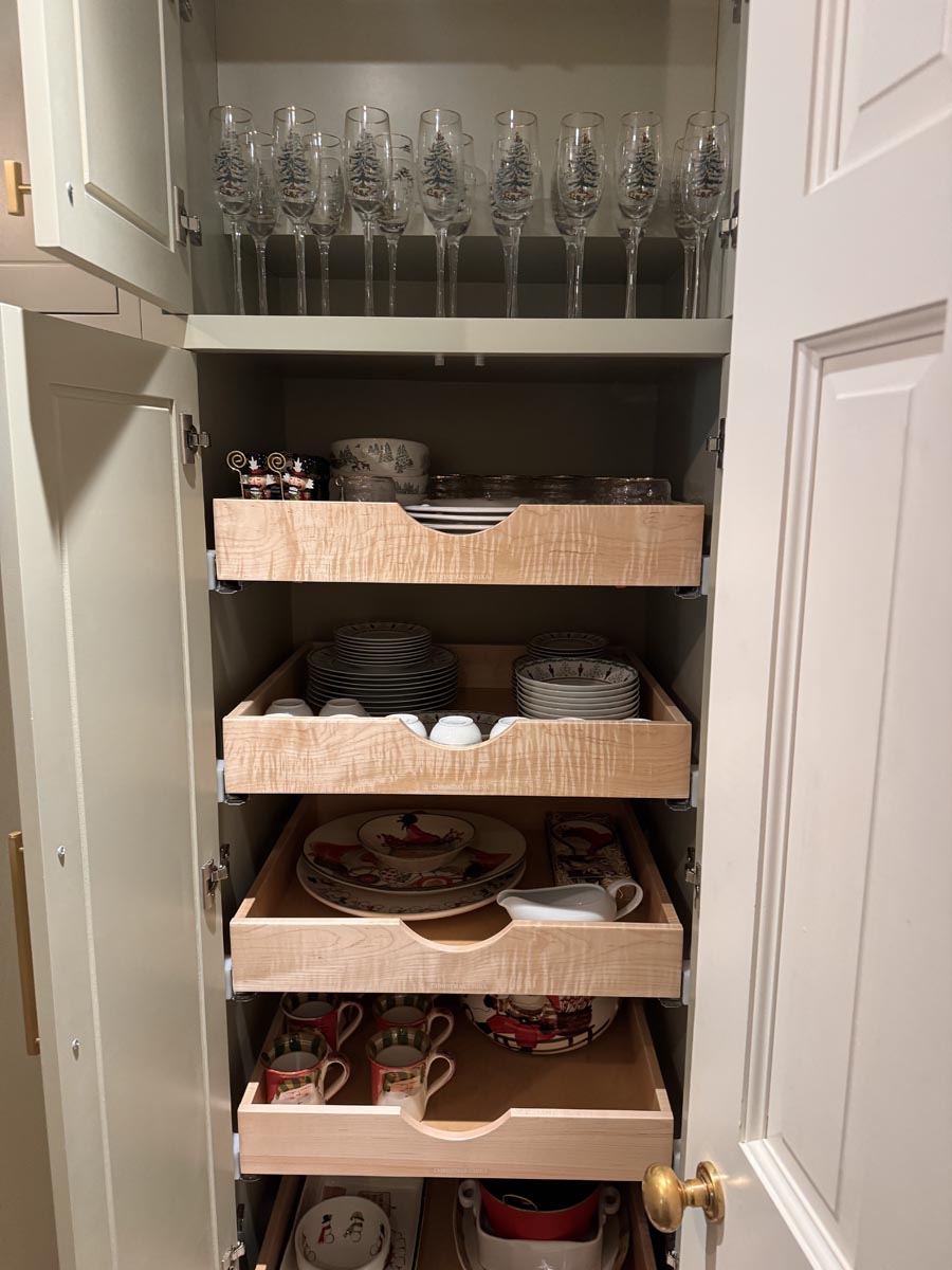 cabinet-christmas-china-pull-out-drawers