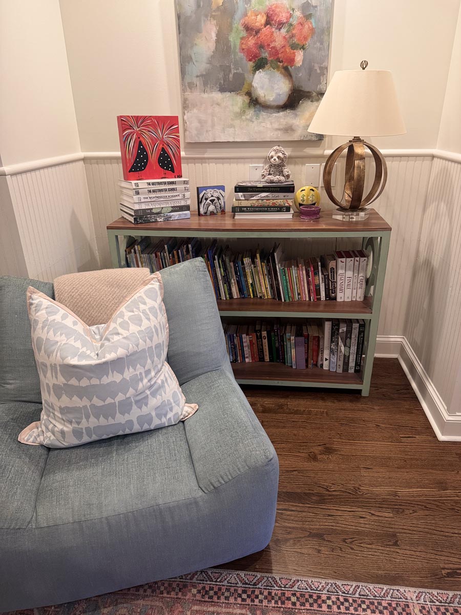 reading-corner-bookshelf-styled